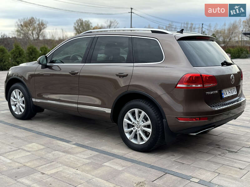 Внедорожник / Кроссовер Volkswagen Touareg 2011 в Киеве