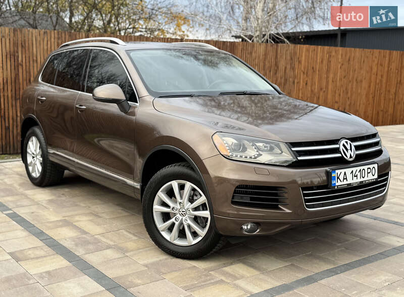 Внедорожник / Кроссовер Volkswagen Touareg 2011 в Киеве