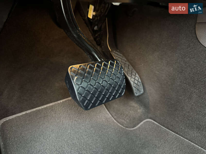 Внедорожник / Кроссовер Volkswagen Touareg 2011 в Киеве