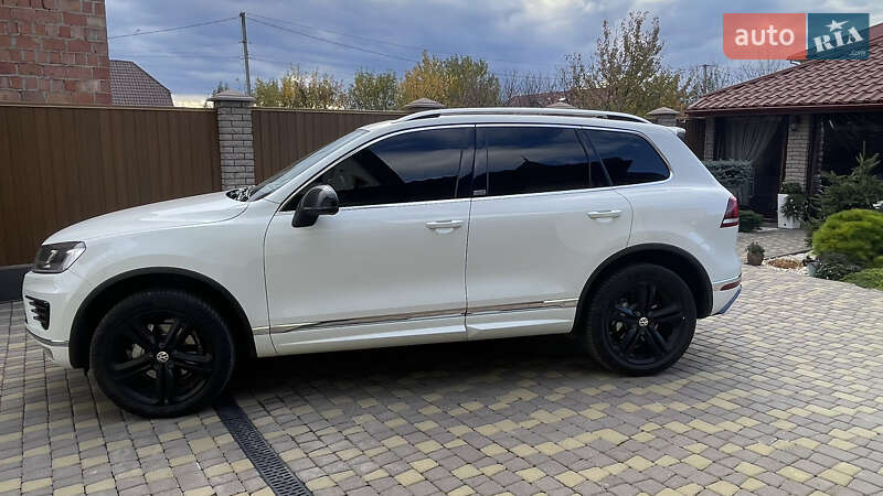 Внедорожник / Кроссовер Volkswagen Touareg 2017 в Черновцах