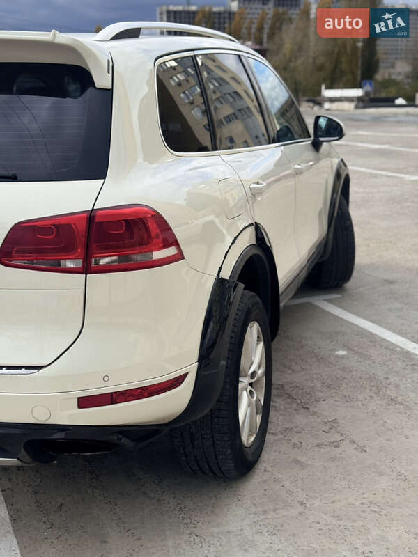 Внедорожник / Кроссовер Volkswagen Touareg 2010 в Киеве