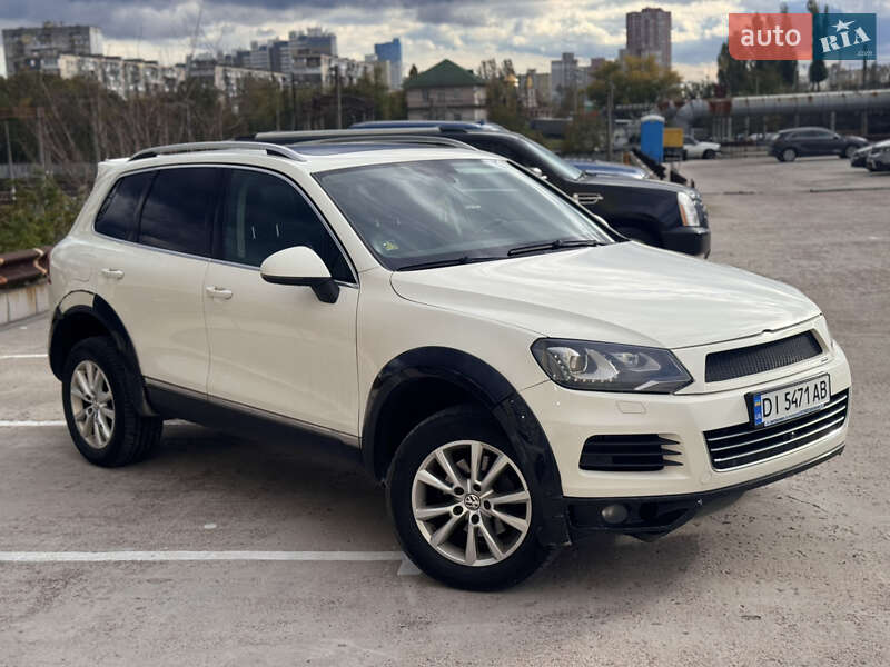 Внедорожник / Кроссовер Volkswagen Touareg 2010 в Киеве