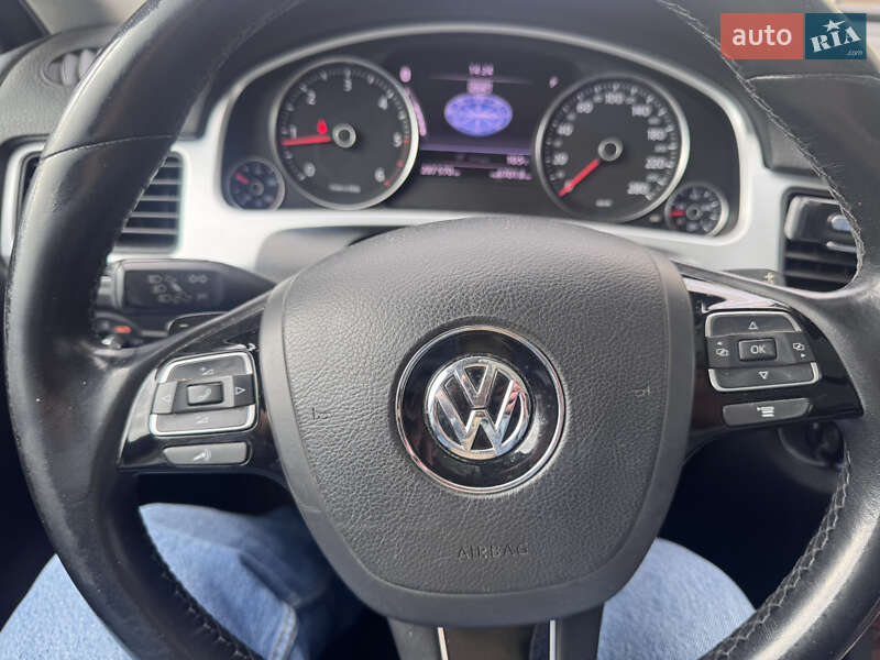 Внедорожник / Кроссовер Volkswagen Touareg 2010 в Киеве