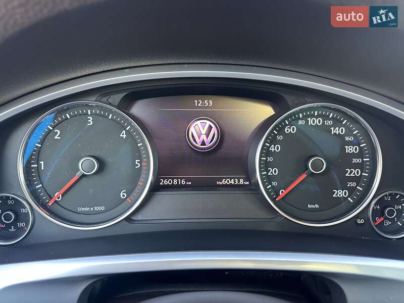 Внедорожник / Кроссовер Volkswagen Touareg 2010 в Тернополе