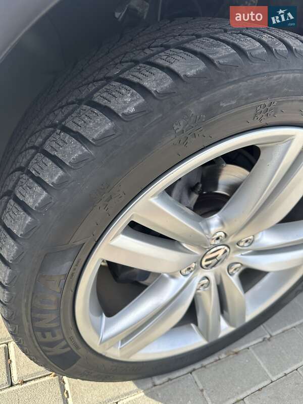 Внедорожник / Кроссовер Volkswagen Touareg 2010 в Тернополе