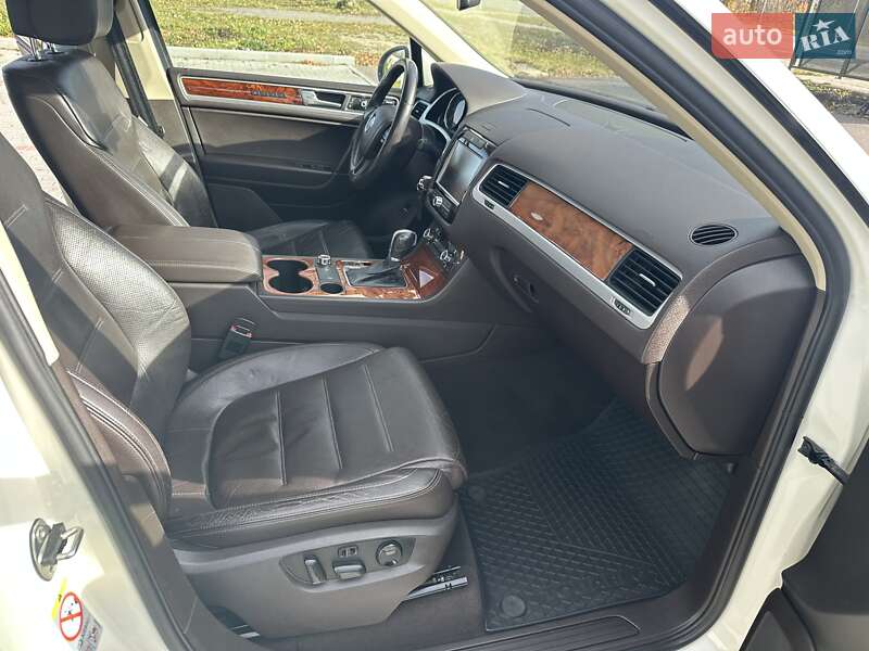 Внедорожник / Кроссовер Volkswagen Touareg 2010 в Тернополе
