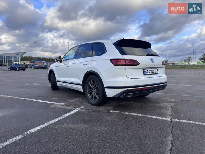 Внедорожник / Кроссовер Volkswagen Touareg 2018 в Киеве