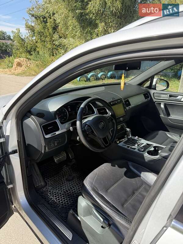 Позашляховик / Кросовер Volkswagen Touareg 2012 в Києві