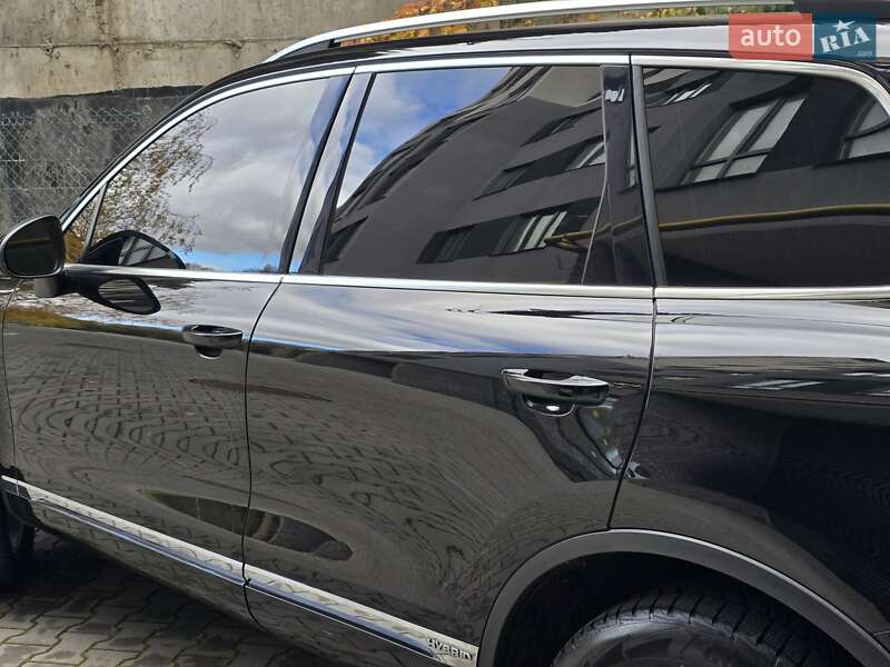 Внедорожник / Кроссовер Volkswagen Touareg 2011 в Хмельницком