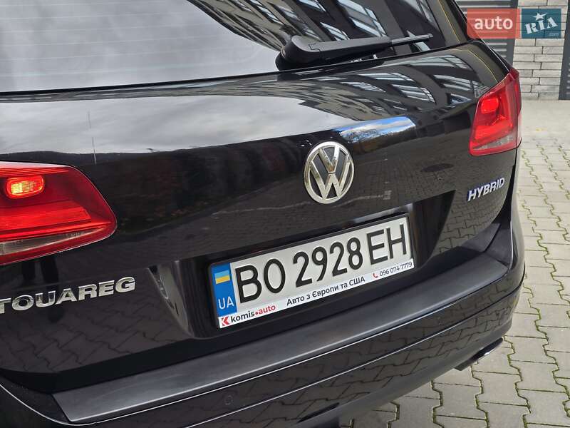 Внедорожник / Кроссовер Volkswagen Touareg 2011 в Хмельницком