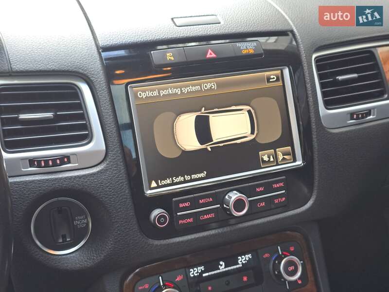 Внедорожник / Кроссовер Volkswagen Touareg 2011 в Хмельницком