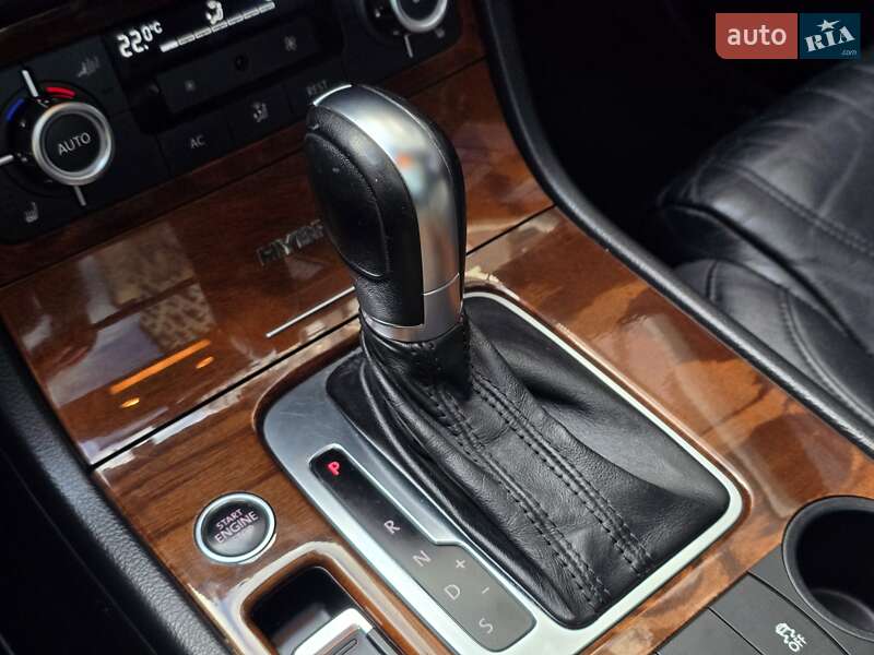 Внедорожник / Кроссовер Volkswagen Touareg 2011 в Хмельницком