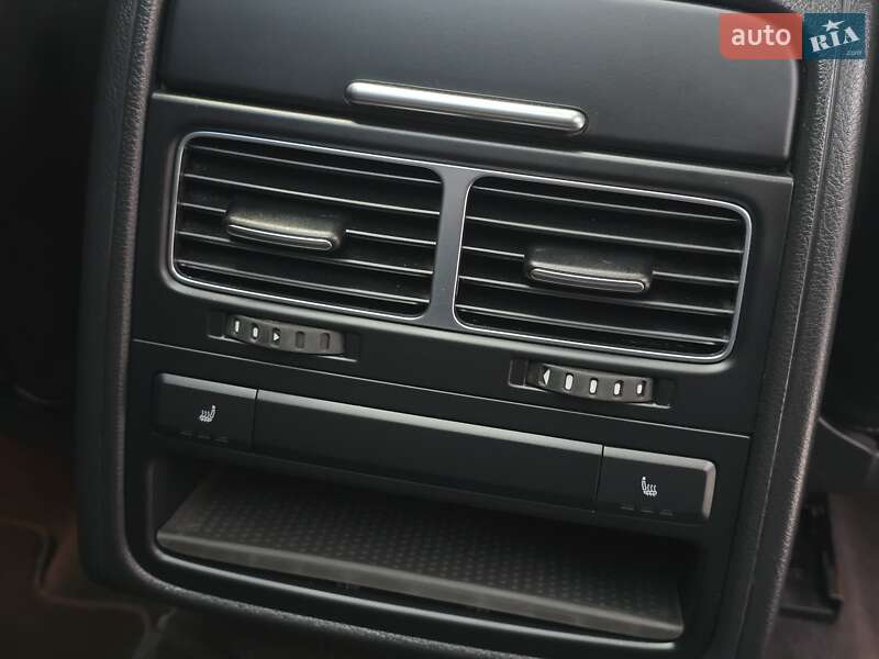 Внедорожник / Кроссовер Volkswagen Touareg 2011 в Хмельницком