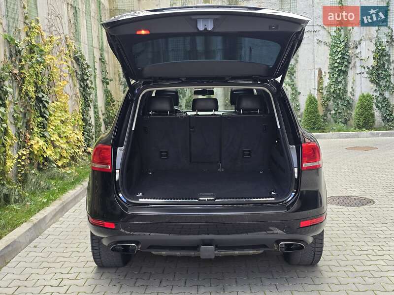 Внедорожник / Кроссовер Volkswagen Touareg 2011 в Хмельницком