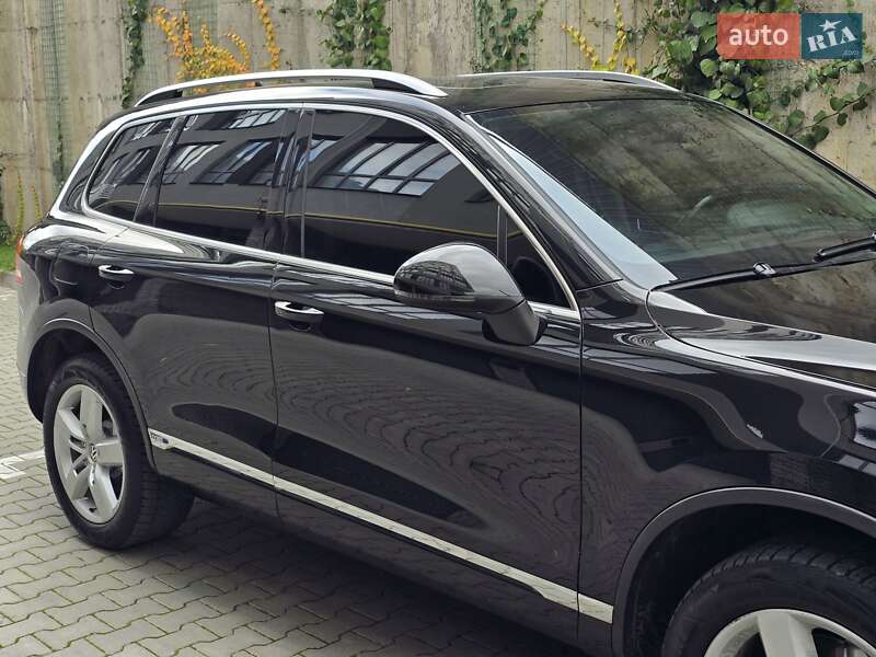 Внедорожник / Кроссовер Volkswagen Touareg 2011 в Хмельницком