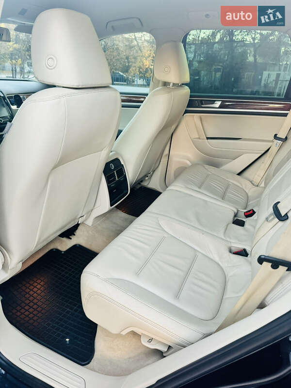 Позашляховик / Кросовер Volkswagen Touareg 2010 в Миколаєві