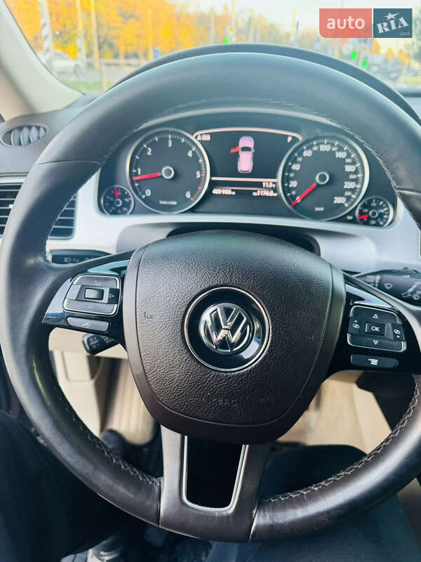 Позашляховик / Кросовер Volkswagen Touareg 2010 в Миколаєві