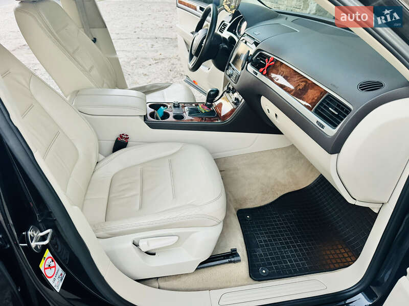 Позашляховик / Кросовер Volkswagen Touareg 2010 в Миколаєві