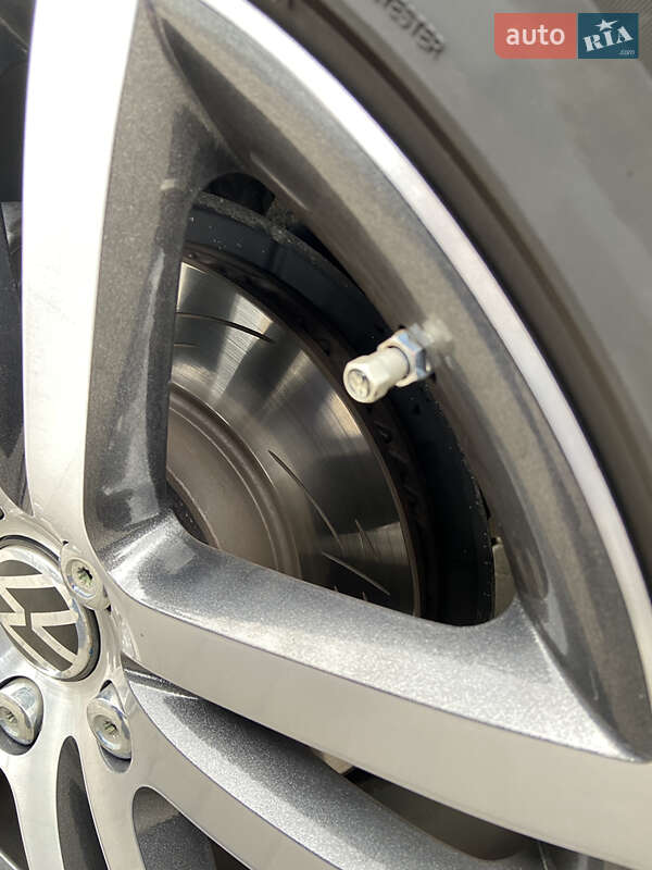 Внедорожник / Кроссовер Volkswagen Touareg 2013 в Львове