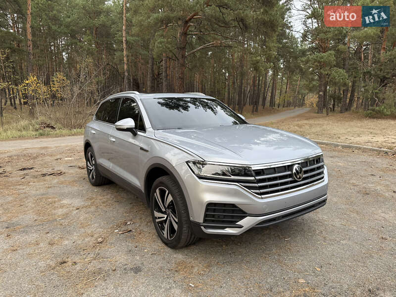 Внедорожник / Кроссовер Volkswagen Touareg 2021 в Киеве