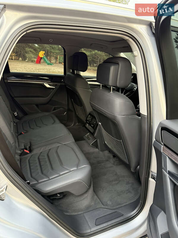 Внедорожник / Кроссовер Volkswagen Touareg 2021 в Киеве