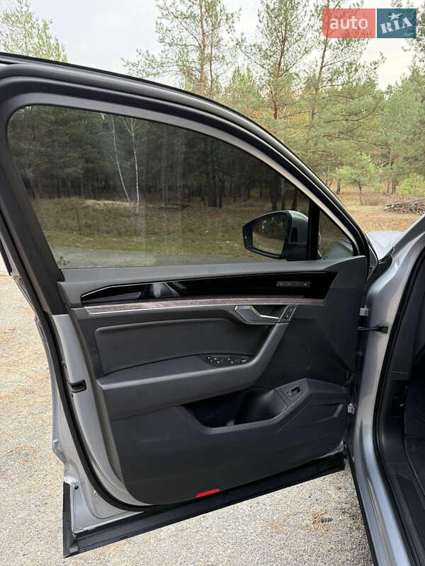 Внедорожник / Кроссовер Volkswagen Touareg 2021 в Киеве