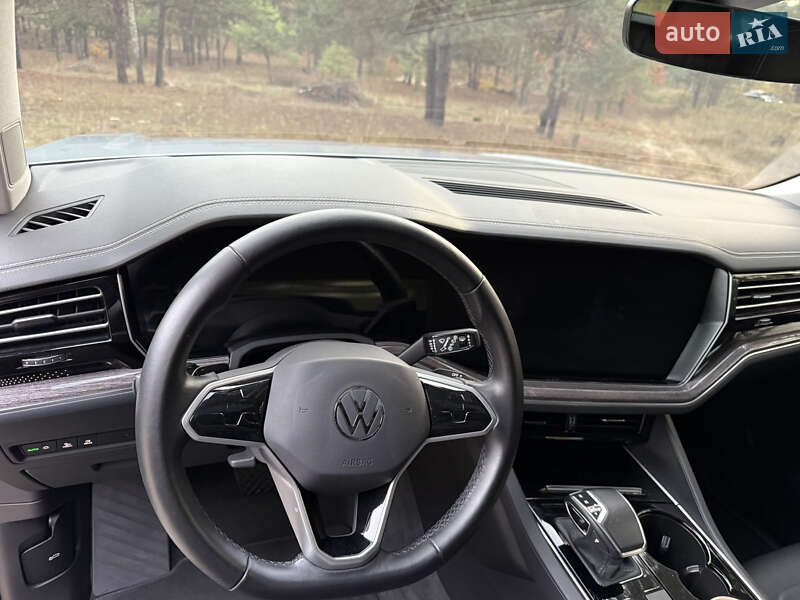 Внедорожник / Кроссовер Volkswagen Touareg 2021 в Киеве