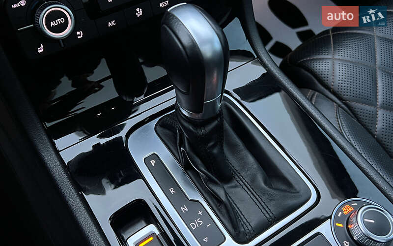 Внедорожник / Кроссовер Volkswagen Touareg 2018 в Львове