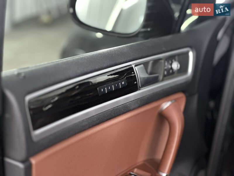 Позашляховик / Кросовер Volkswagen Touareg 2015 в Вінниці