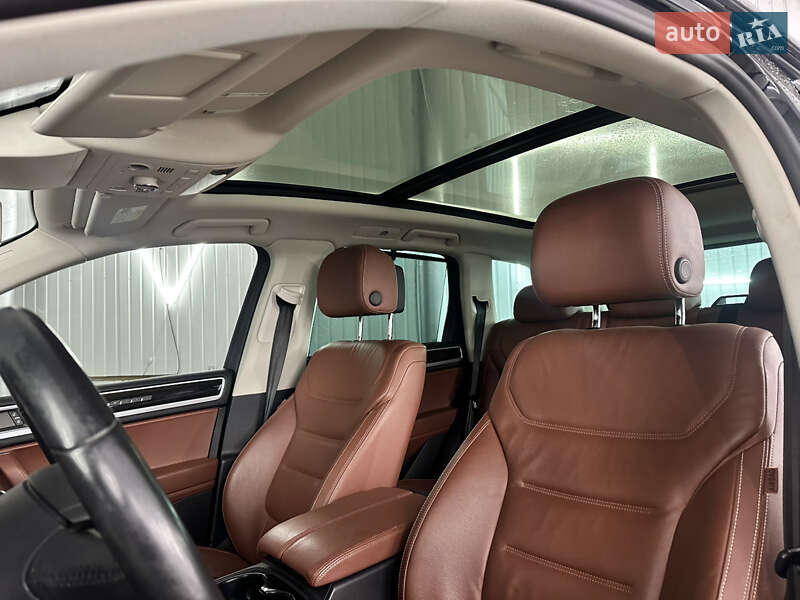 Позашляховик / Кросовер Volkswagen Touareg 2015 в Вінниці