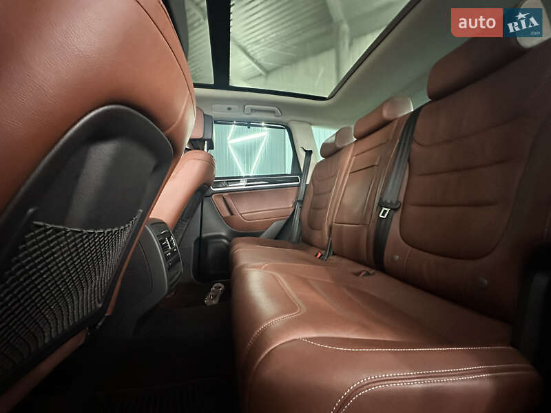 Позашляховик / Кросовер Volkswagen Touareg 2015 в Вінниці