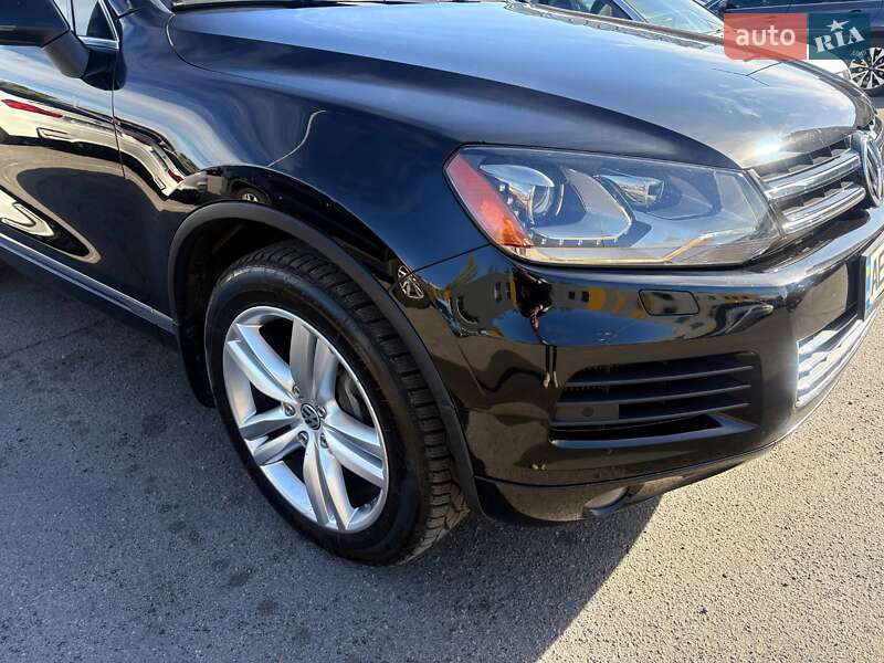 Внедорожник / Кроссовер Volkswagen Touareg 2011 в Днепре