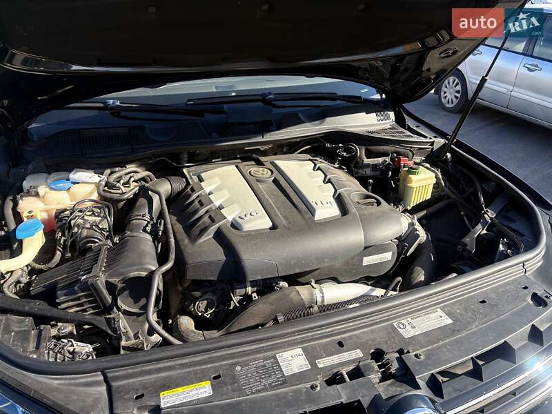 Внедорожник / Кроссовер Volkswagen Touareg 2011 в Днепре