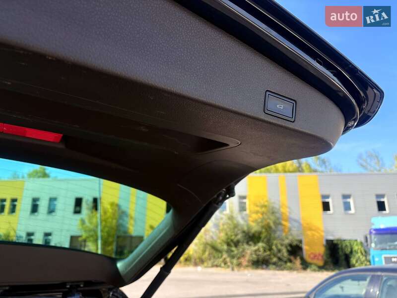 Внедорожник / Кроссовер Volkswagen Touareg 2011 в Днепре