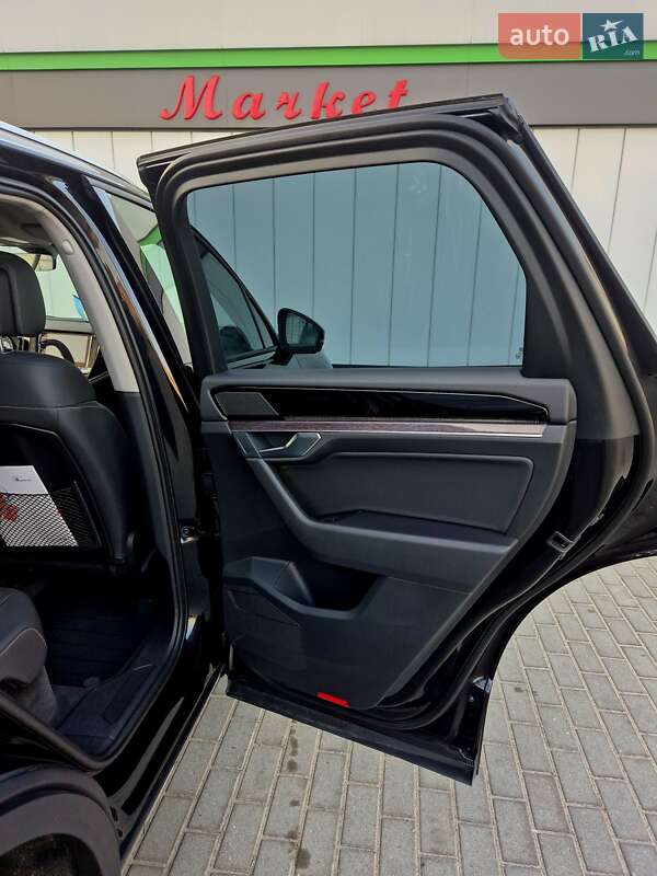 Позашляховик / Кросовер Volkswagen Touareg 2021 в Житомирі