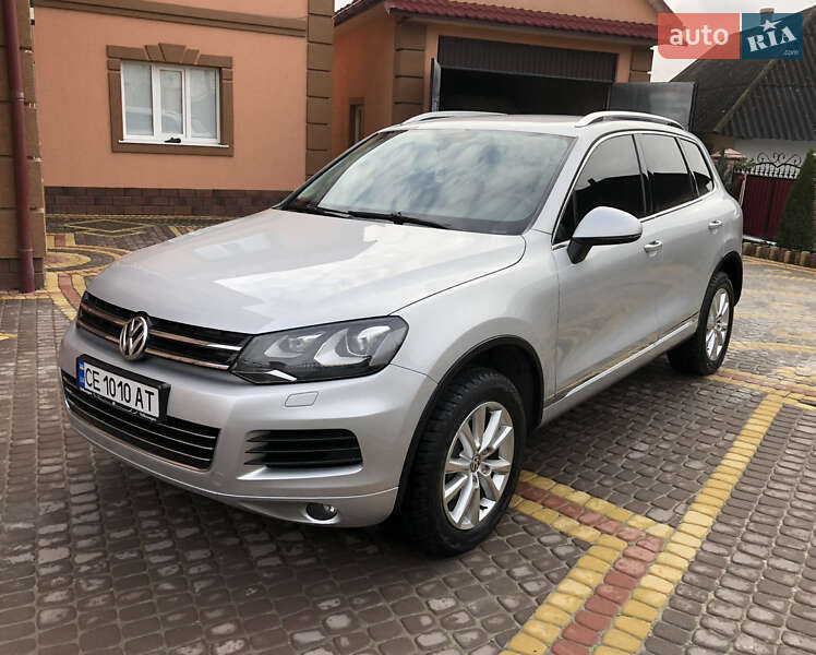 Внедорожник / Кроссовер Volkswagen Touareg 2012 в Хотине