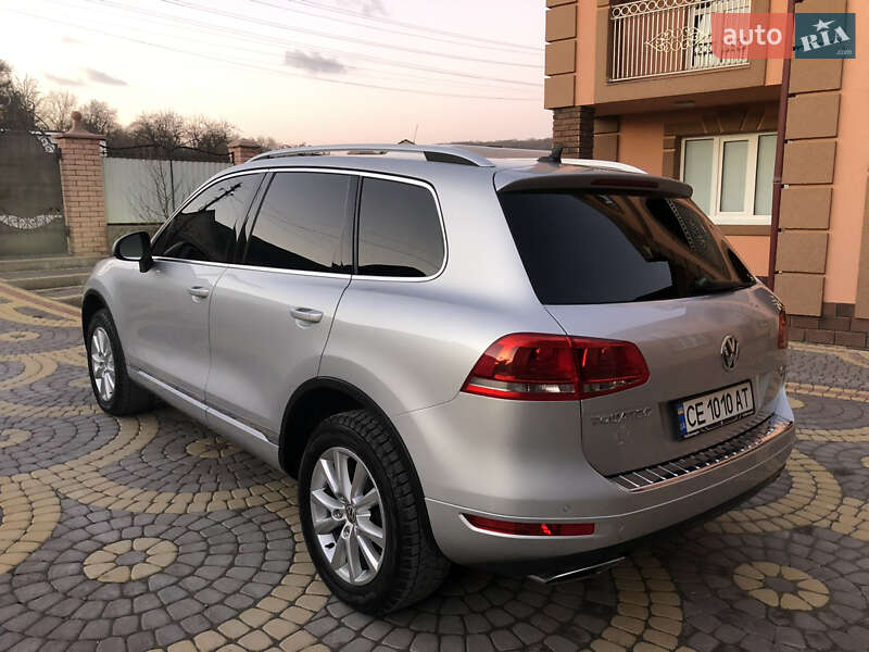 Внедорожник / Кроссовер Volkswagen Touareg 2012 в Хотине