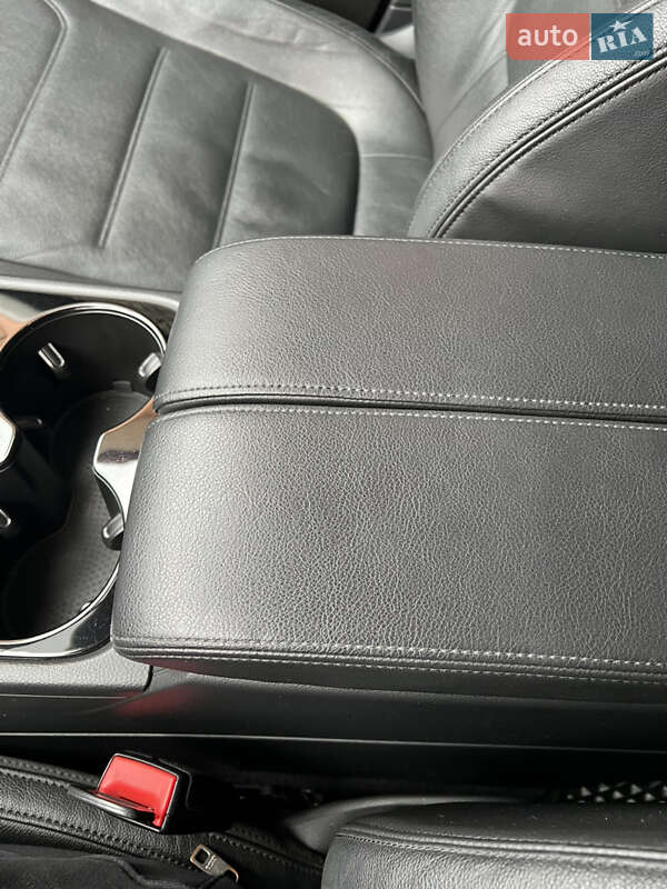 Внедорожник / Кроссовер Volkswagen Touareg 2012 в Хотине