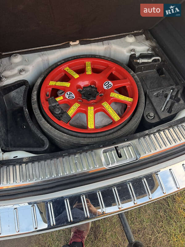 Позашляховик / Кросовер Volkswagen Touareg 2012 в Сумах