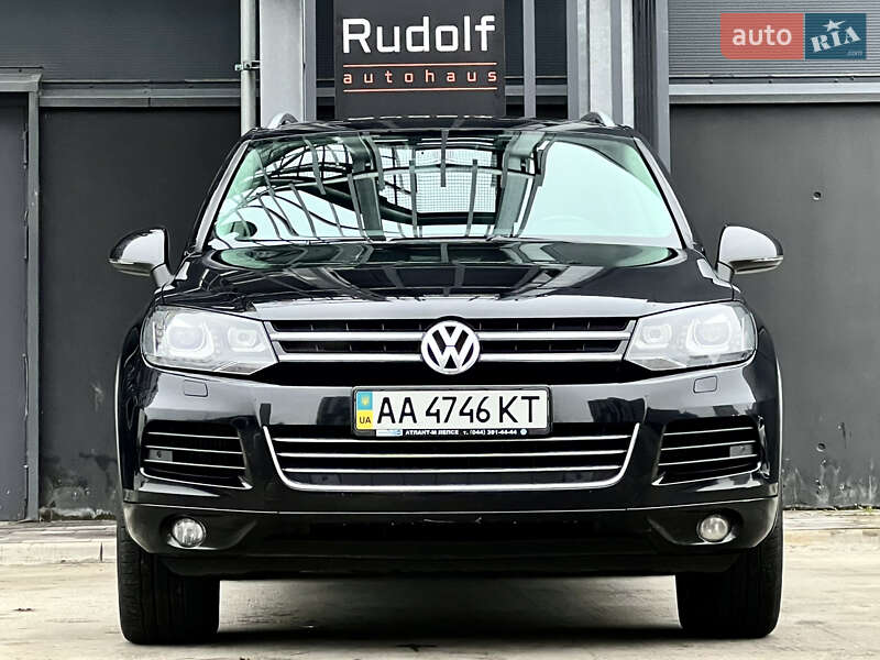 Внедорожник / Кроссовер Volkswagen Touareg 2014 в Киеве