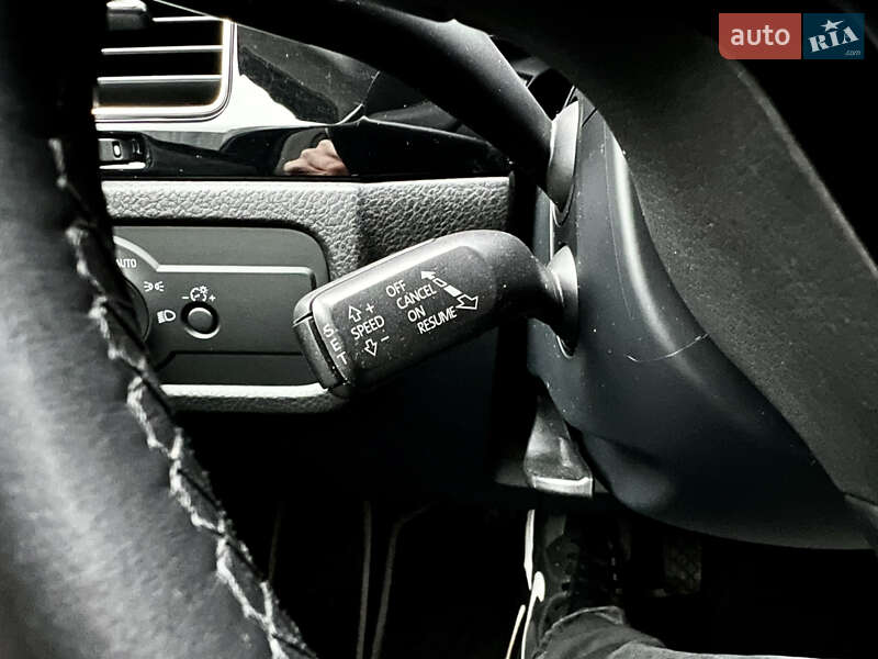 Внедорожник / Кроссовер Volkswagen Touareg 2014 в Киеве