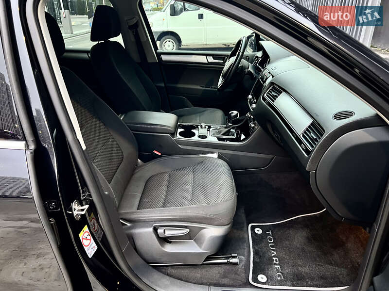 Внедорожник / Кроссовер Volkswagen Touareg 2014 в Киеве