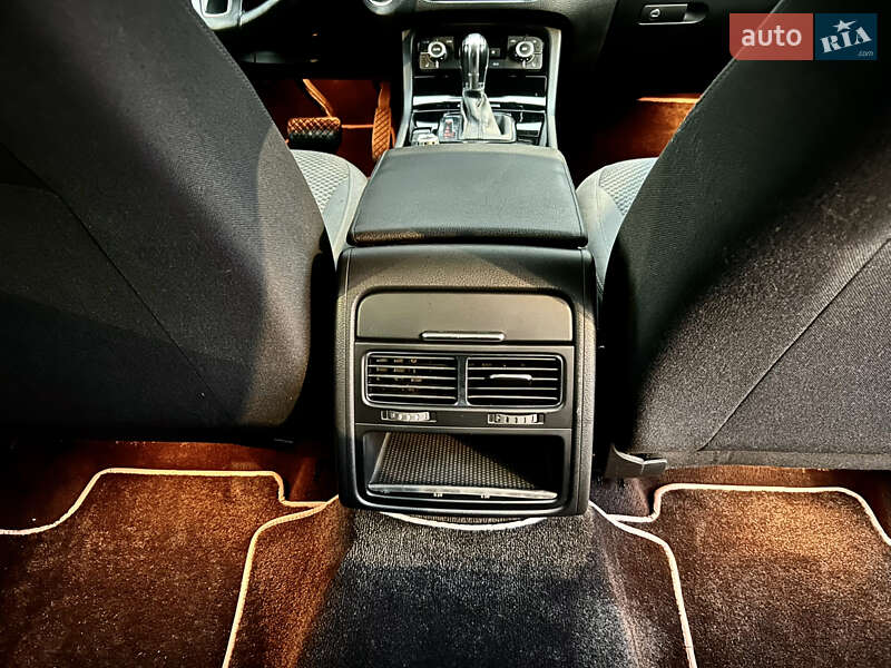 Внедорожник / Кроссовер Volkswagen Touareg 2014 в Киеве