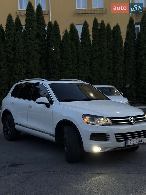 Внедорожник / Кроссовер Volkswagen Touareg 2011 в Киеве