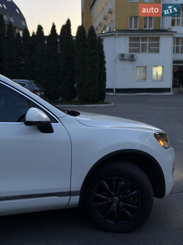 Внедорожник / Кроссовер Volkswagen Touareg 2011 в Киеве