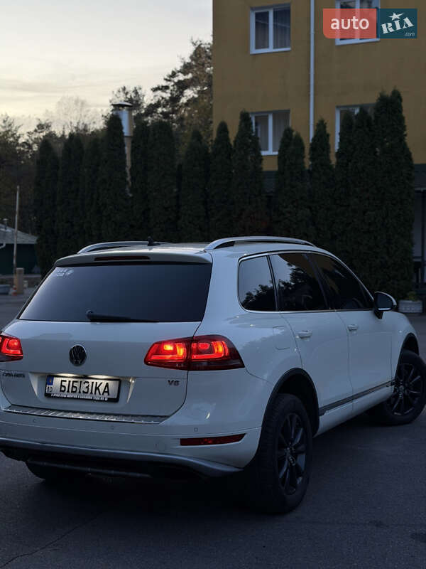 Внедорожник / Кроссовер Volkswagen Touareg 2011 в Киеве