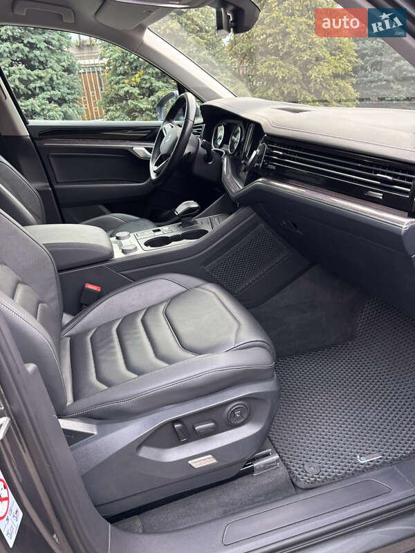 Внедорожник / Кроссовер Volkswagen Touareg 2023 в Тернополе