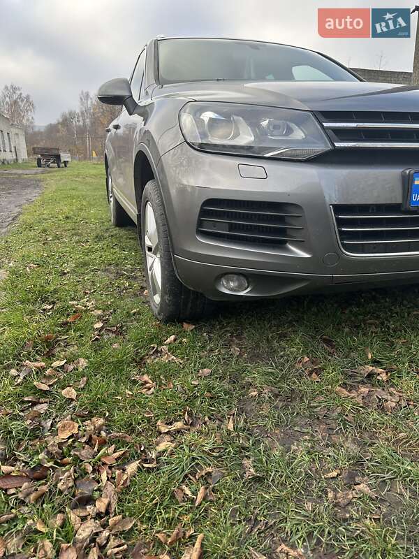 Внедорожник / Кроссовер Volkswagen Touareg 2011 в Буске