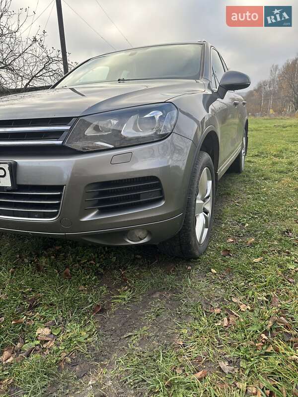 Внедорожник / Кроссовер Volkswagen Touareg 2011 в Буске