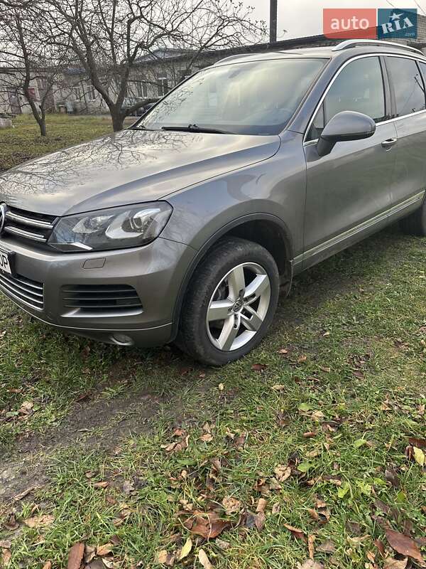 Внедорожник / Кроссовер Volkswagen Touareg 2011 в Буске